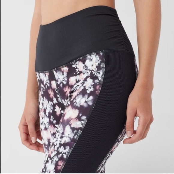 🧵⬆️ Splendid Studio Yoga Leggings - Picture 3 of 6